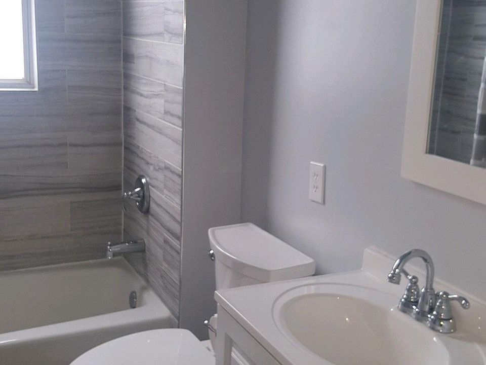 1st image of 4046 N Wolcott Ave #2