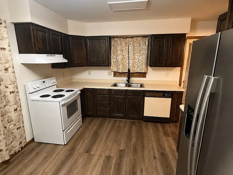 529 Walnut St — Photo 3