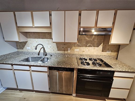 5th image of 1725 W North Ave Suite 301