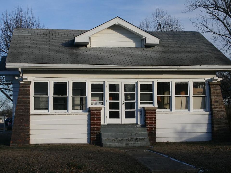1st image of 331 Whitelaw Ave