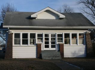 331 Whitelaw Ave, Wood River, IL 62095