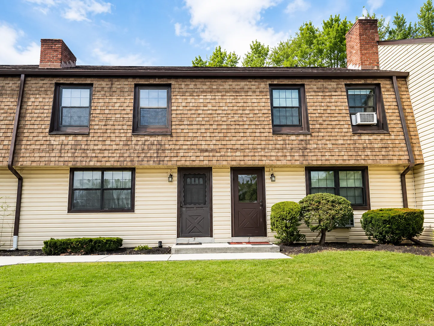 2 bed, 1.5 bath, 1100 sqft, $2,400 — Photo 1
