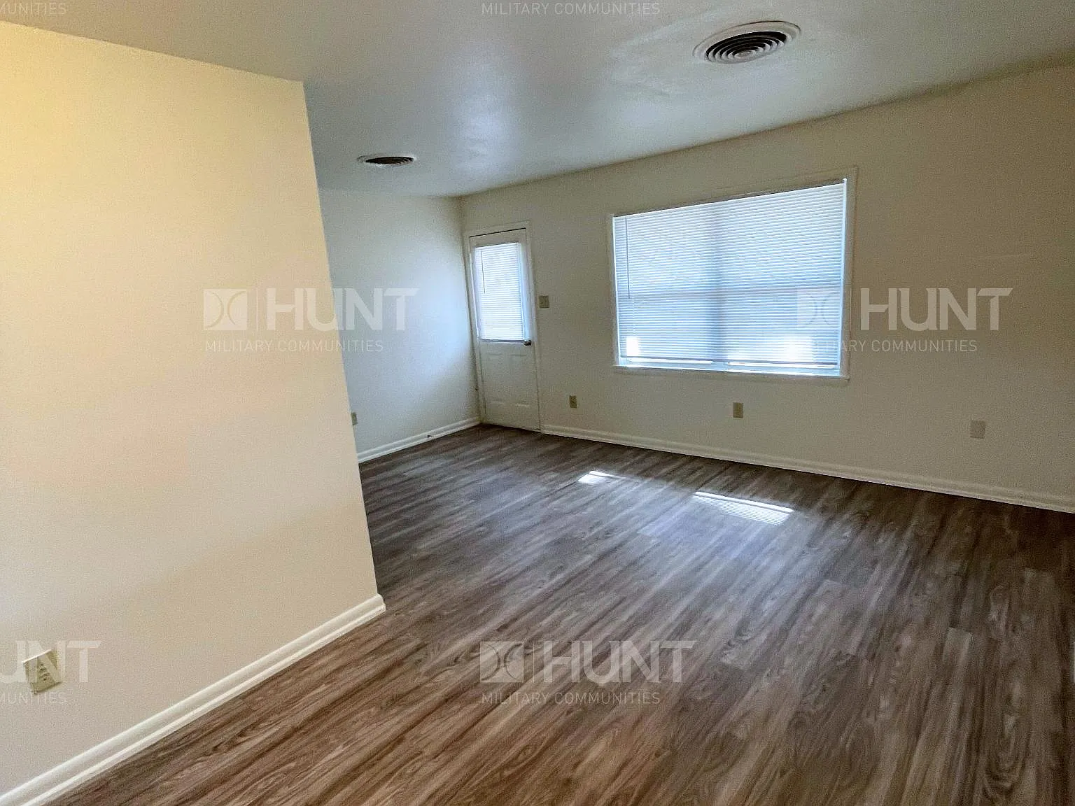 3 bed, 1201 sqft, $1,169 — Photo 2