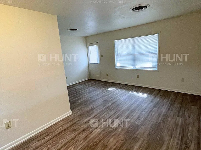 121 Dakota Dr — Photo 2