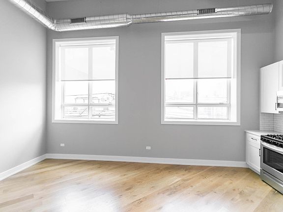 5th image of 1470 W Webster Ave #207