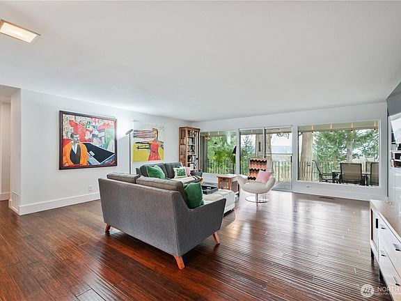 5th image of 2241 Cascade Way