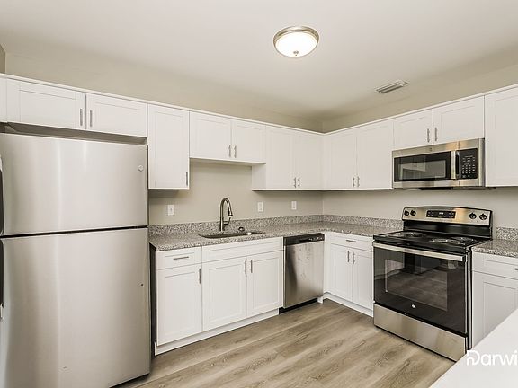 3rd image of 9290 Bayside Ct