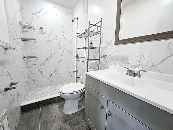 4th image of 195 30th St #1A