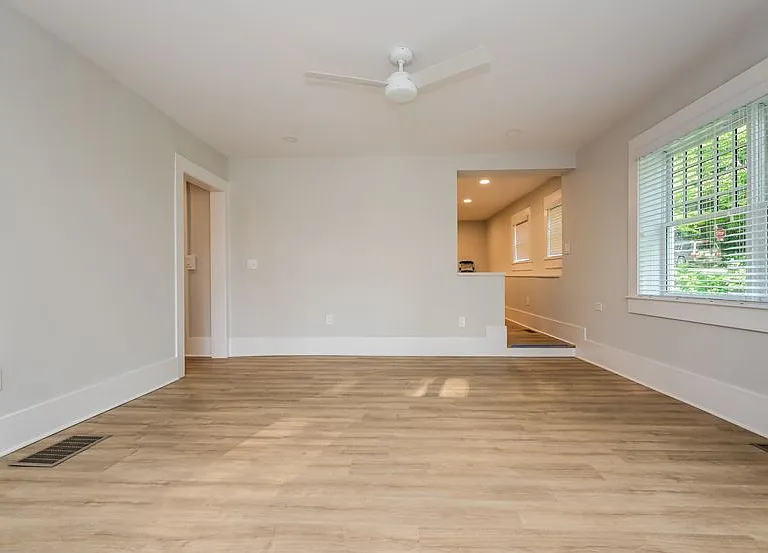 616 Linwood Ave NE #C — Photo 5