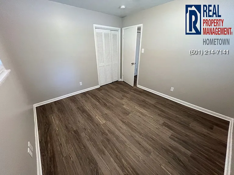 1016 W Kiehl Ave — Photo 8