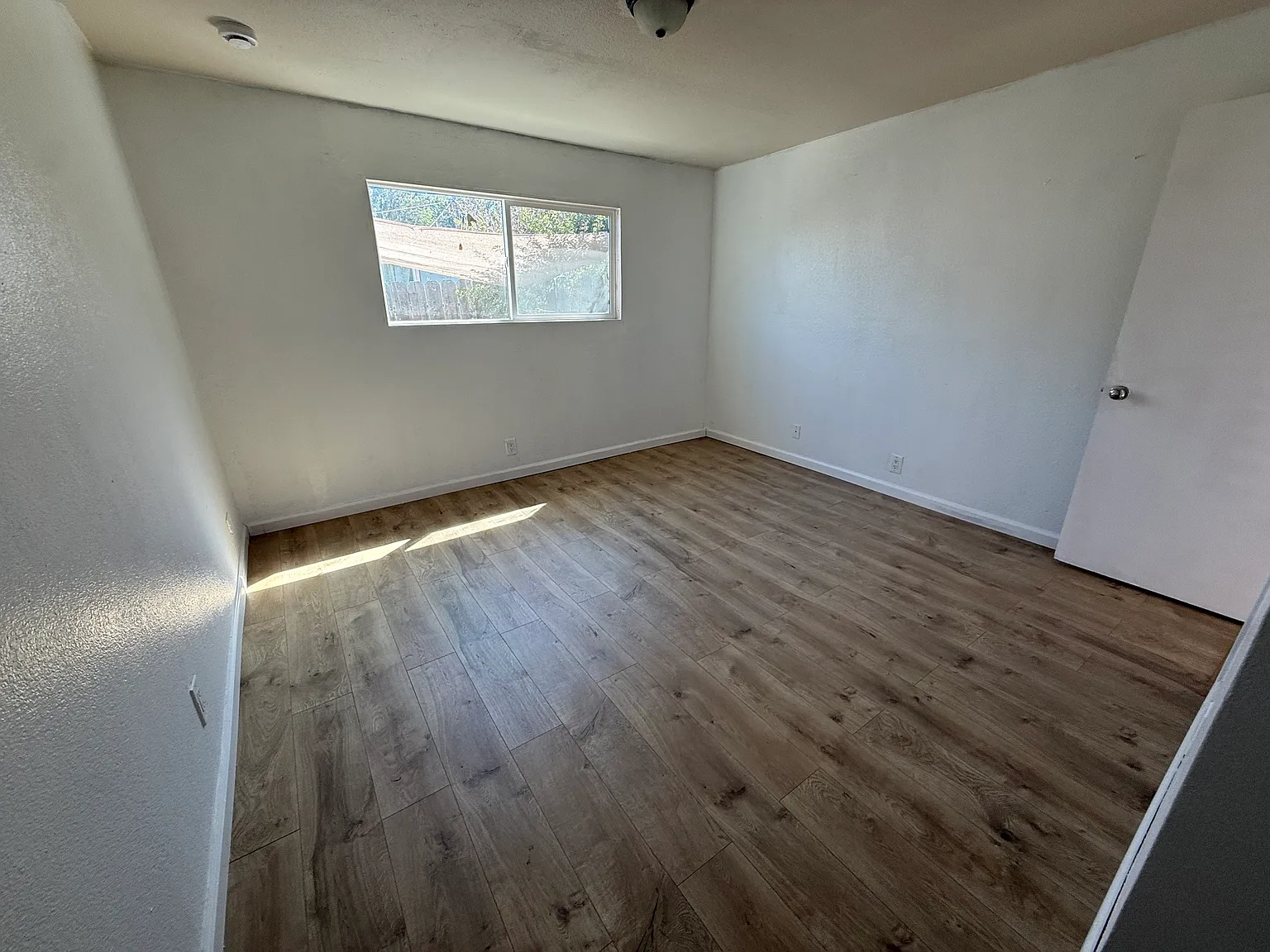 2 bed, 860 sqft, $1,750 — Photo 2