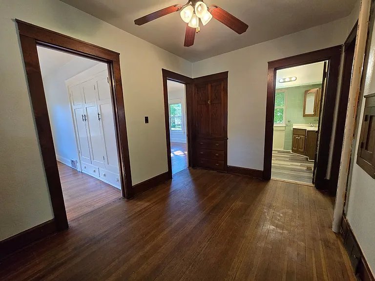 610 N McLean St — Photo 17