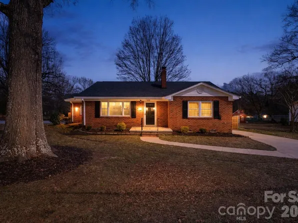 242 White St NW, Concord, NC 28027