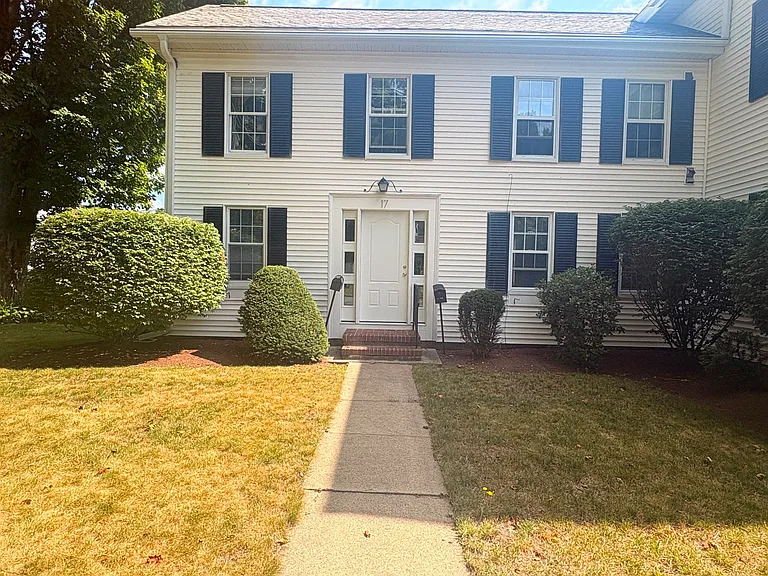 17 Oak St #1 — Photo 1