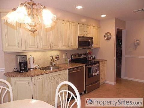 4th image of 1572 Prospect Ave
