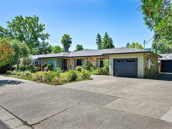 2nd image of 1705 Fair Way