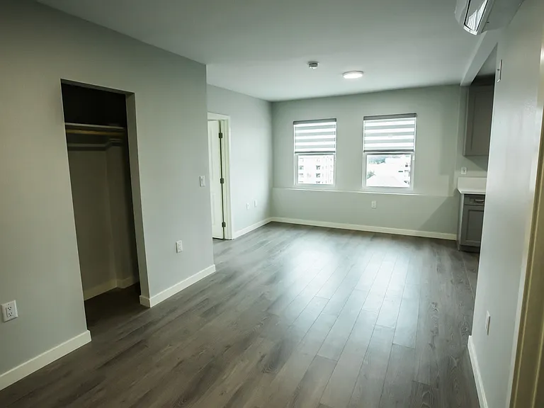 Grand View Apartments — Photo 31