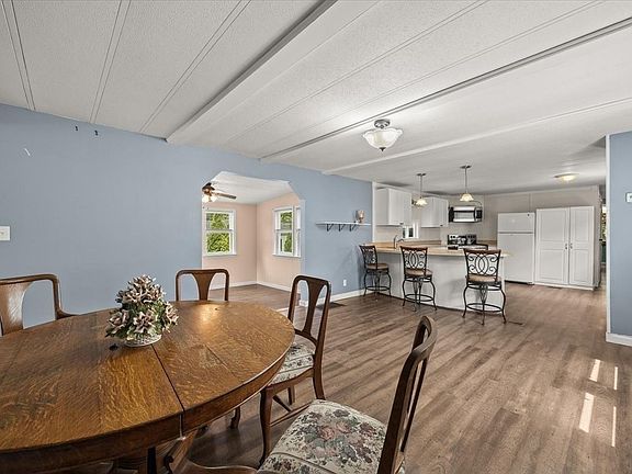 4th image of 14 Judith Cir