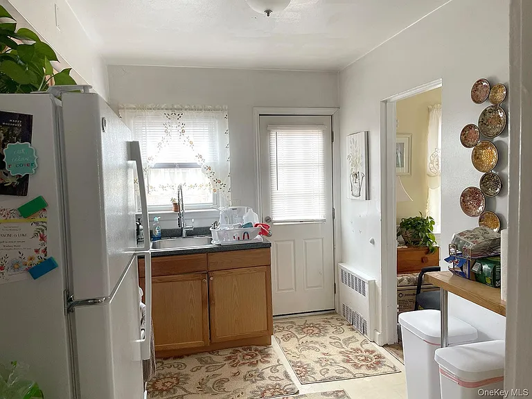 364 E Broadway #MIDDLE — Photo 5