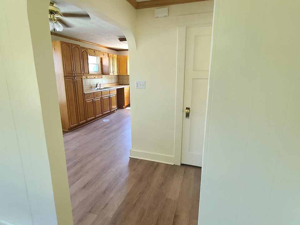 1st image of 4032 Woodbine Ave