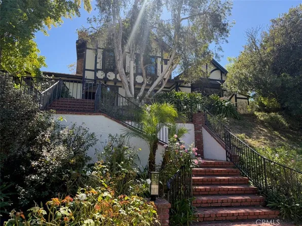 21222 Mulholland Dr, Woodland Hills, CA 91364