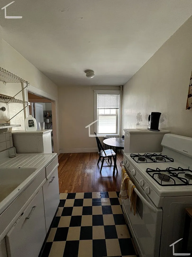 1 Bed Close To The Green Line - 9/1 - No Broker Fee — Photo 1