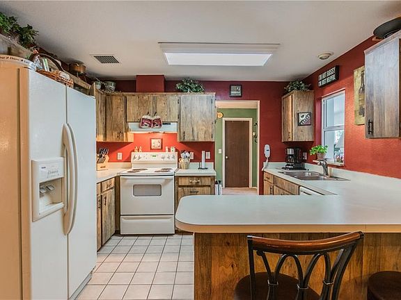 2nd image of 3177 Foxwood Dr