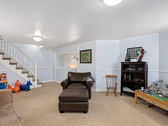 4th image of 6429 N Tahoma Ave