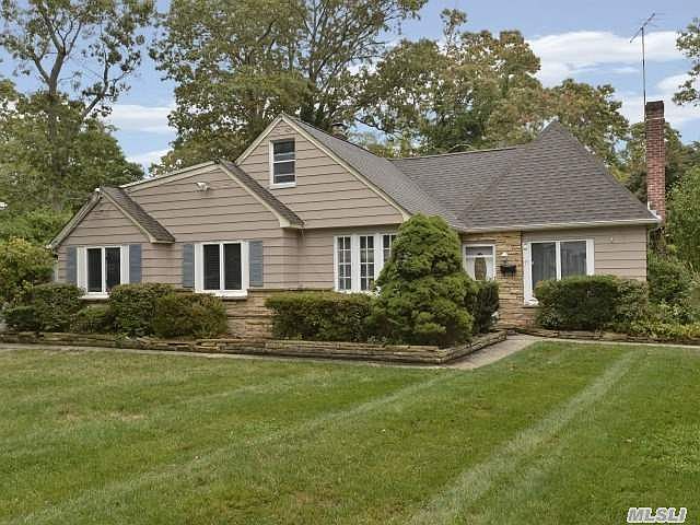 1st image of 15 Menasha Ln