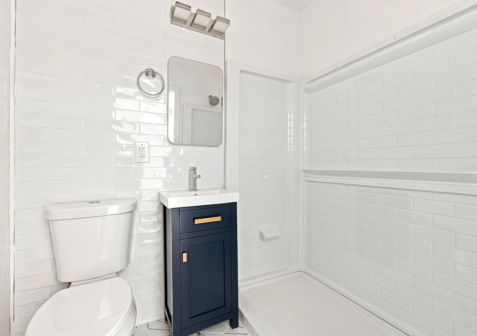 Charming 4BR 2BA House in Philadelphia — Photo 4