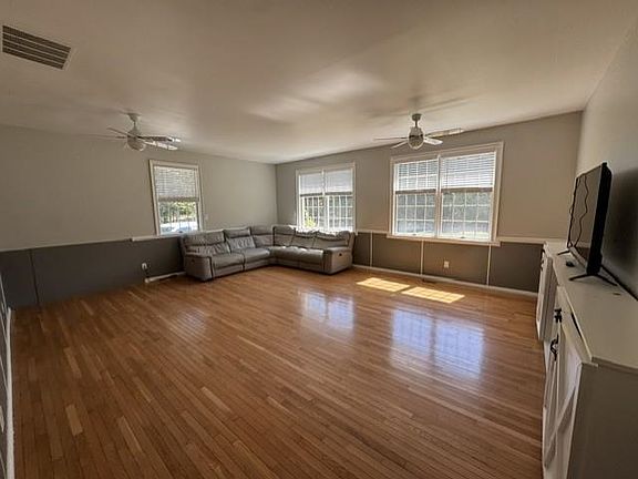 4th image of 113 E Woodland Ave