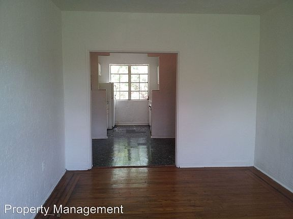 4th image of 639 13th St APT 4