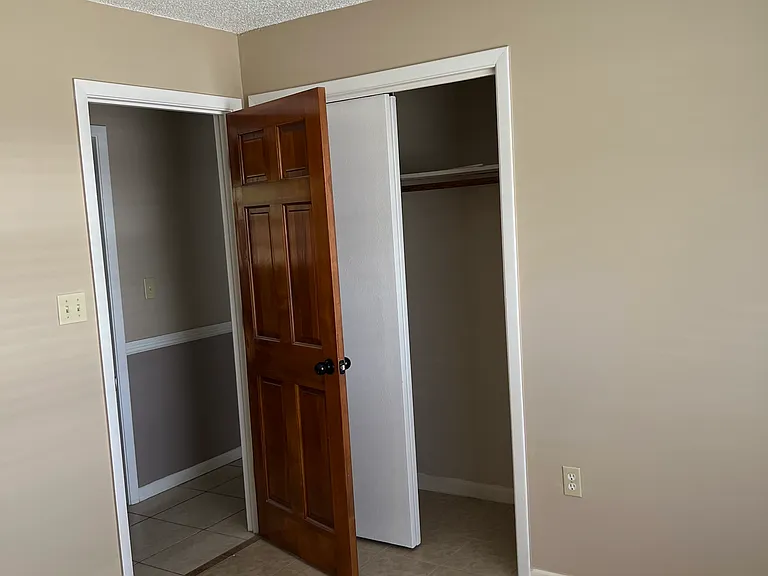 Closet Bedroom 2