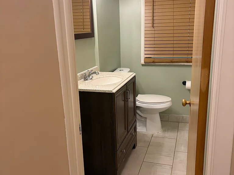 1385 Beaconfield Rd — Photo 5