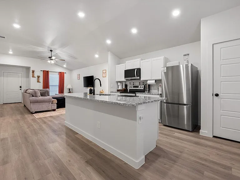 2133 Langford Ave — Photo 10