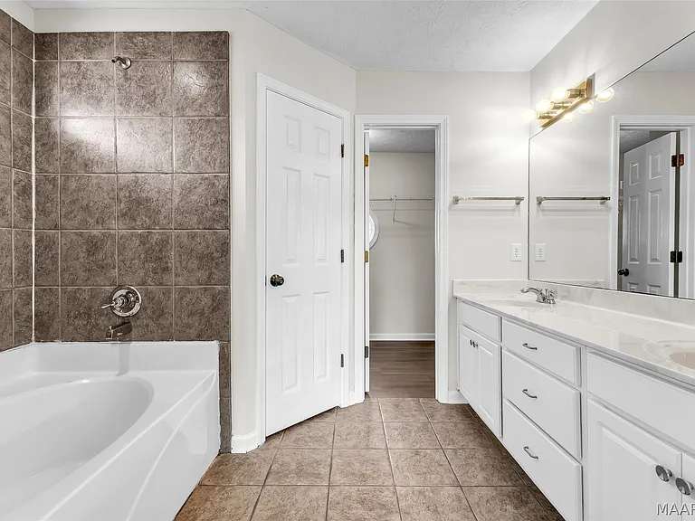 3925 Claiborne Cir — Photo 15