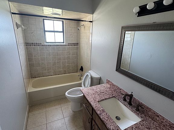 4th image of 3741 NE 28th Ct