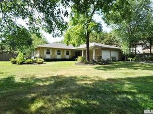 189 Lodge Ave, Huntington Station, NY 11746