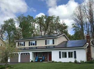 10 Windlass Dr, Latham, NY 12110