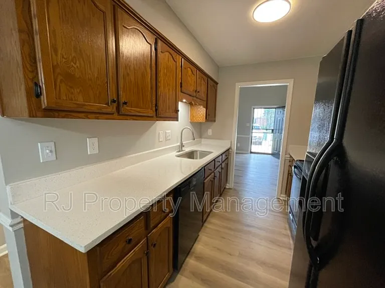 6913 Snyder Rd — Photo 9