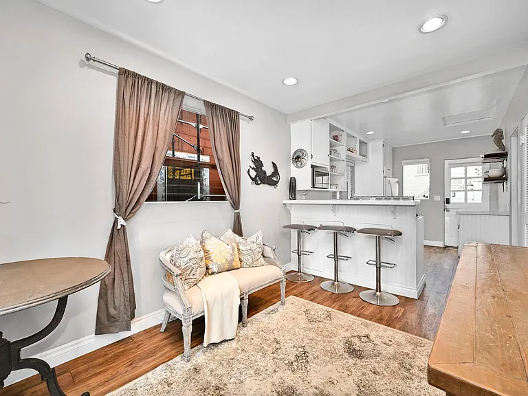 1405 W Bay Ave — Photo 12