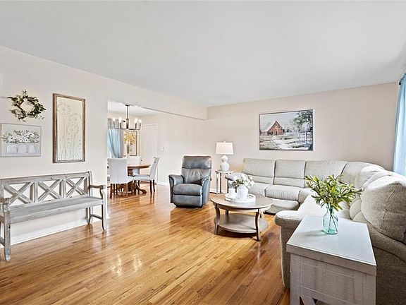 5th image of 7901 W 92nd Pl
