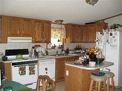 4th image of 1468 Holland St