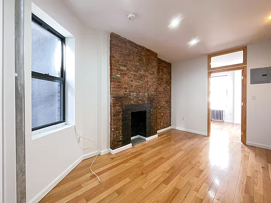 Rented by Compass | media 24