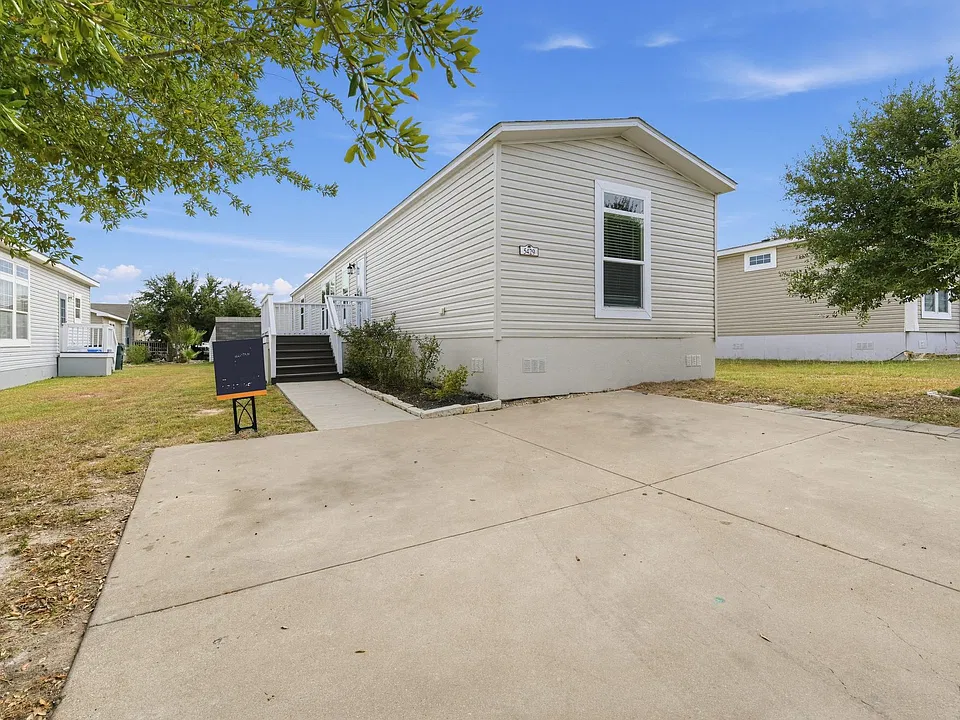 5429 Montecito Ln