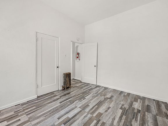 4th image of 1619 Walnut St APT D
