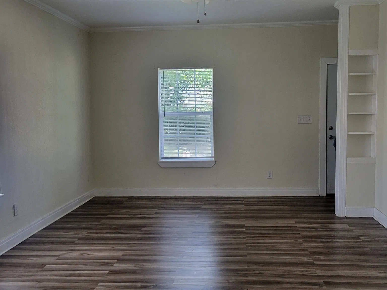 5 bed, 2.0 bath, 2146 sqft, $2,200 — Photo 4