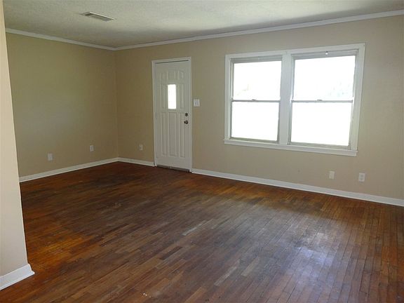 3rd image of 1520 N Pine St