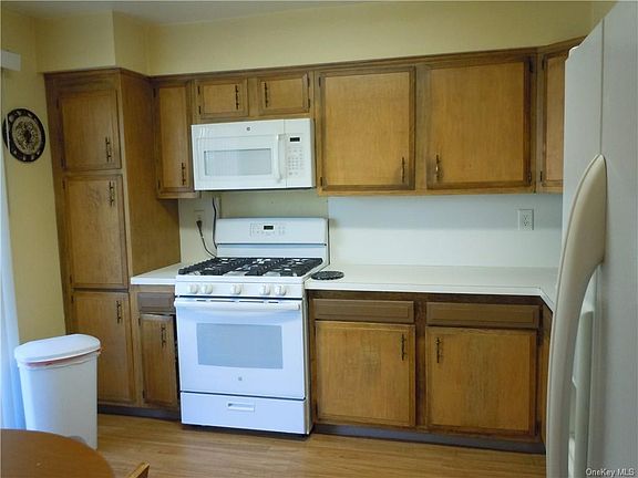5th image of 40 Heritage Dr APT C