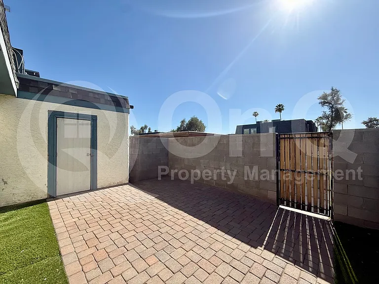 8051 N 32nd Ln — Photo 17